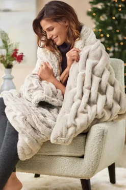 Soft Surroundings La Parisienne Faux Fur Throw| Bedding|Bedding Essentials